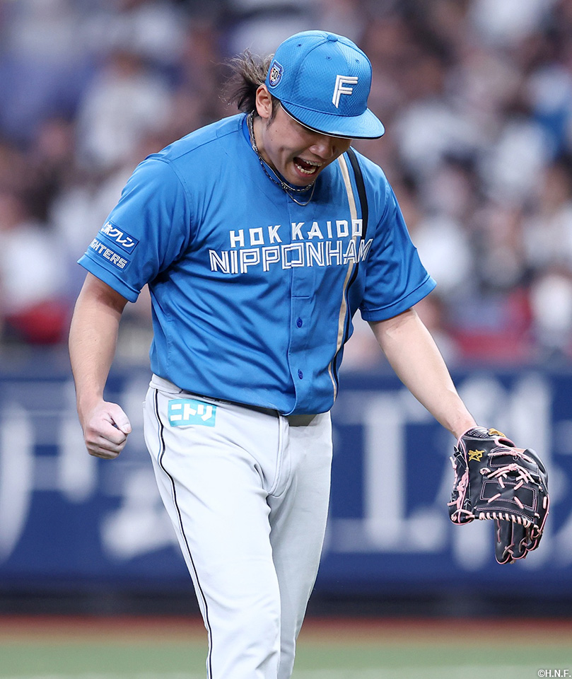 6回裏を抑えた伊藤投手01