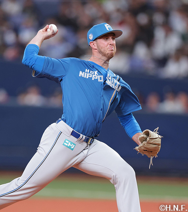 8回、五番手のマーフィー投手