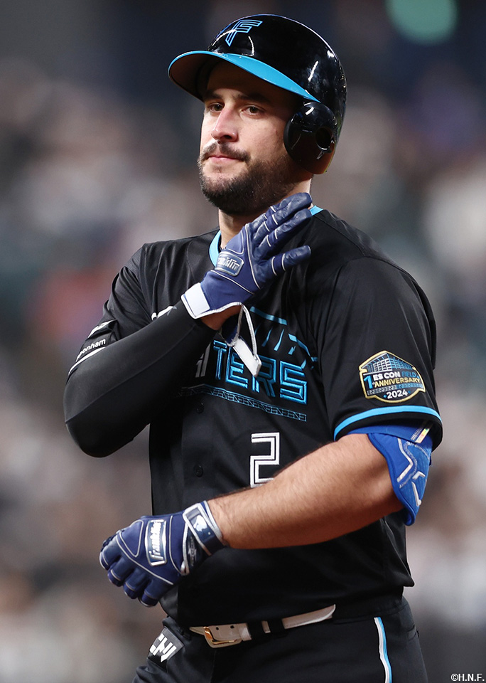 2回裏、ライトへヒットを放ったマルティネス選手