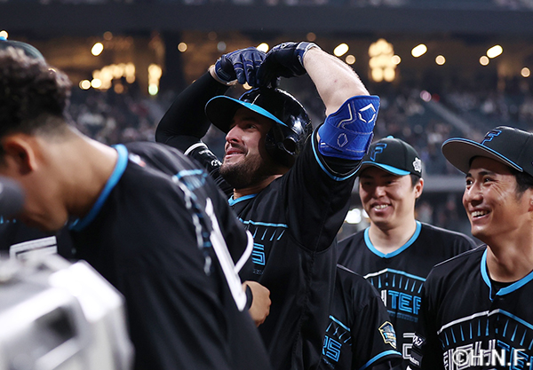 11回裏、レフトへ同点2ランを放ったマルティネス選手02