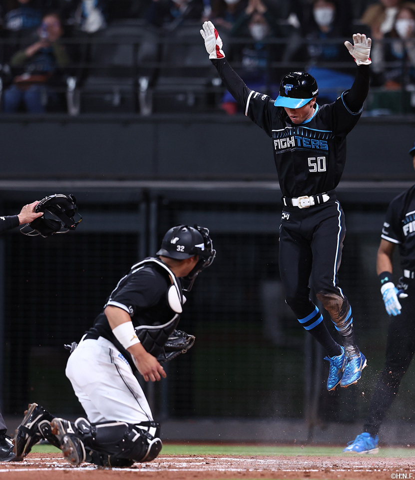 8回裏、生還した五十幡選手