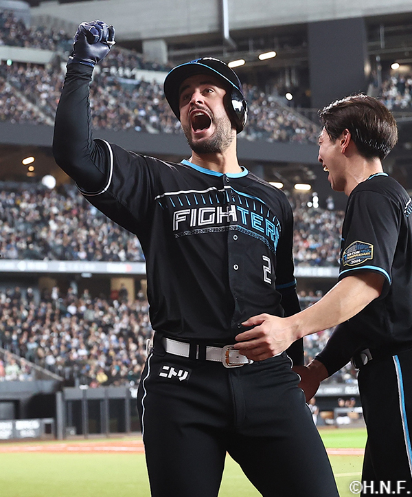 4回裏、レフトへ本塁打を放ったマルティネス選手01