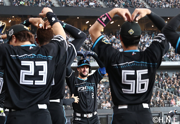 4回裏、レフトへ本塁打を放ったマルティネス選手02