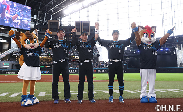 ヒーローの中島卓選手、田宮選手、加藤貴投手02