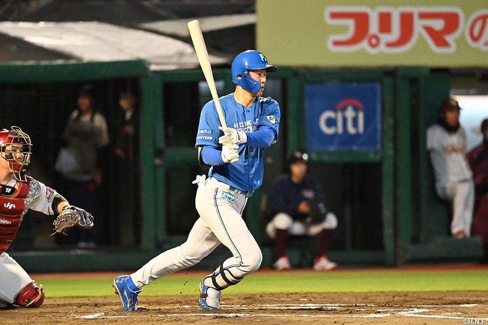 6回表、適時打を放つ石井選手01