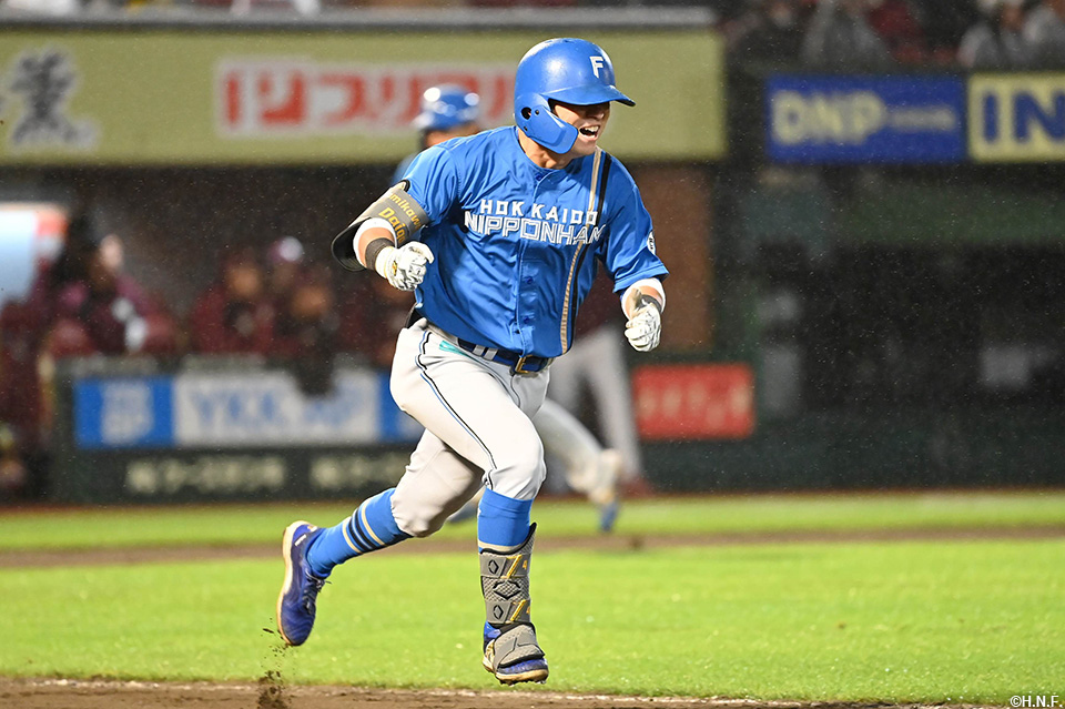 12回表、勝ち越し適時打を放った上川畑選手