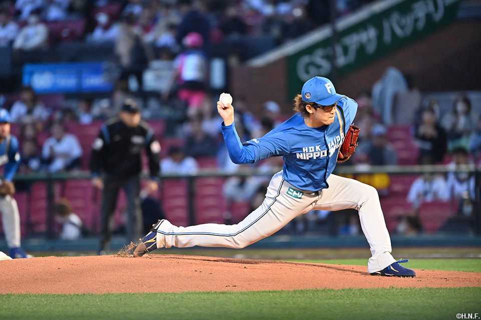 先発の鈴木投手