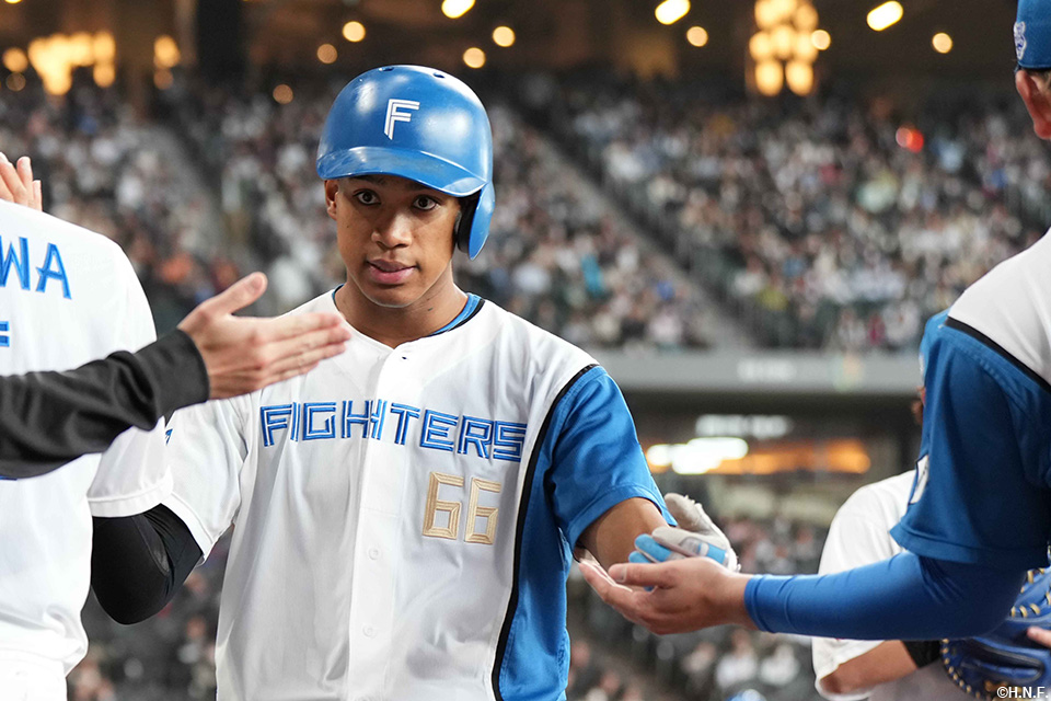 4回裏、生還した万波選手