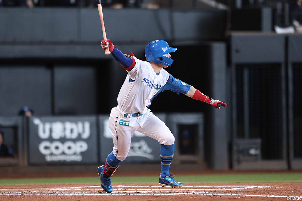 6回裏、ヒットを放つ五十幡選手