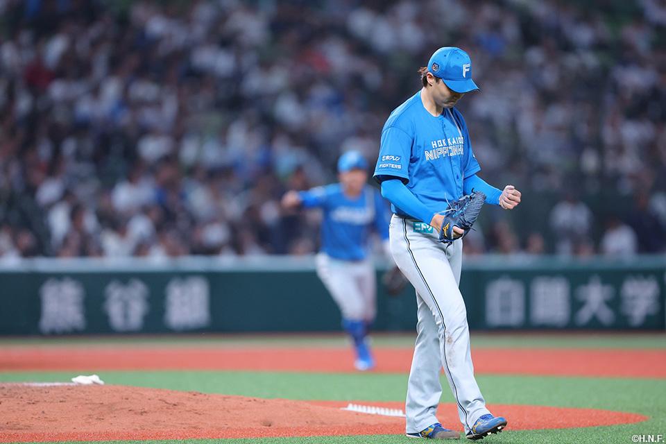 8回裏を抑えた山﨑福投手