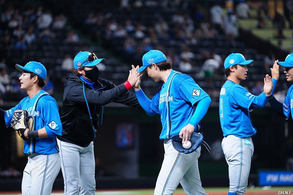 完投勝利の山﨑福投手02