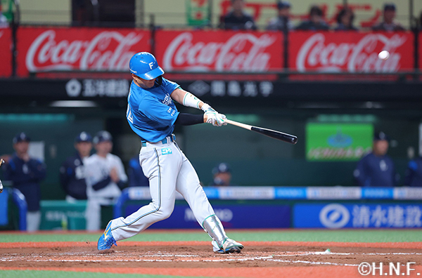 7回表、レフトへ本塁打を放つ郡司選手01
