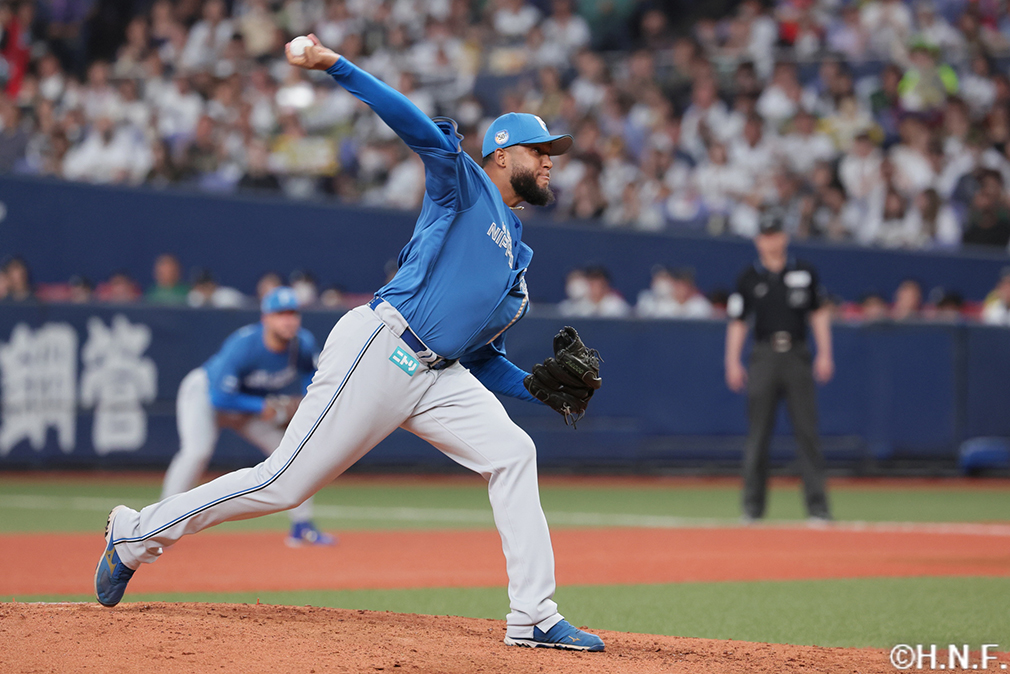 6回、三番手のロドリゲス投手"