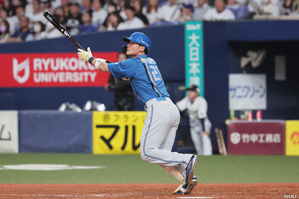 5回表、レフトへ犠牲フライを放つ清宮選手01