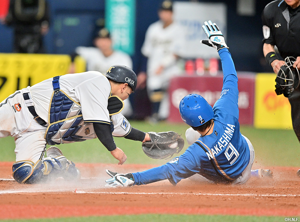 8回表、生還する中島卓選手