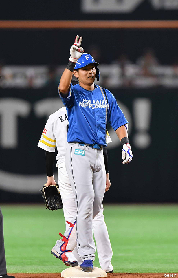 2回表、エンタイトル二塁打を放った野村選手