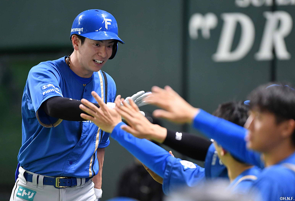 2回表、同点となる犠牲フライを放った松本剛選手