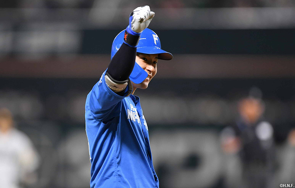 2回表、勝ち越し適時三塁打を放った水野選手