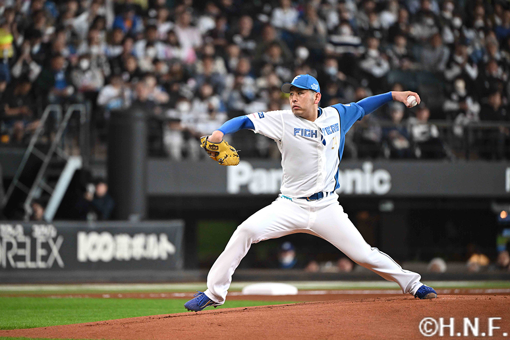 先発の加藤貴投手01