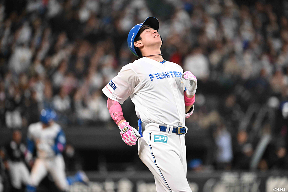 8回裏、左飛に倒れた松本剛選手