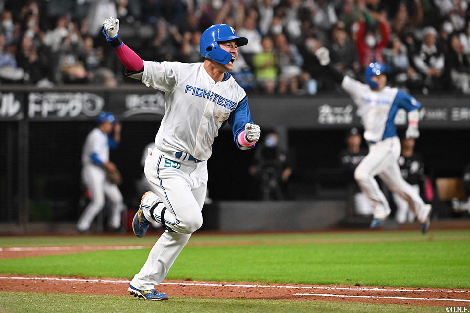 9回裏、サヨナラの適時打を放った水野選手02