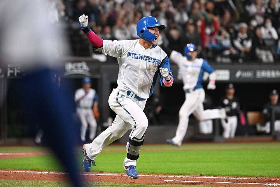 9回裏、サヨナラの適時打を放った水野選手03