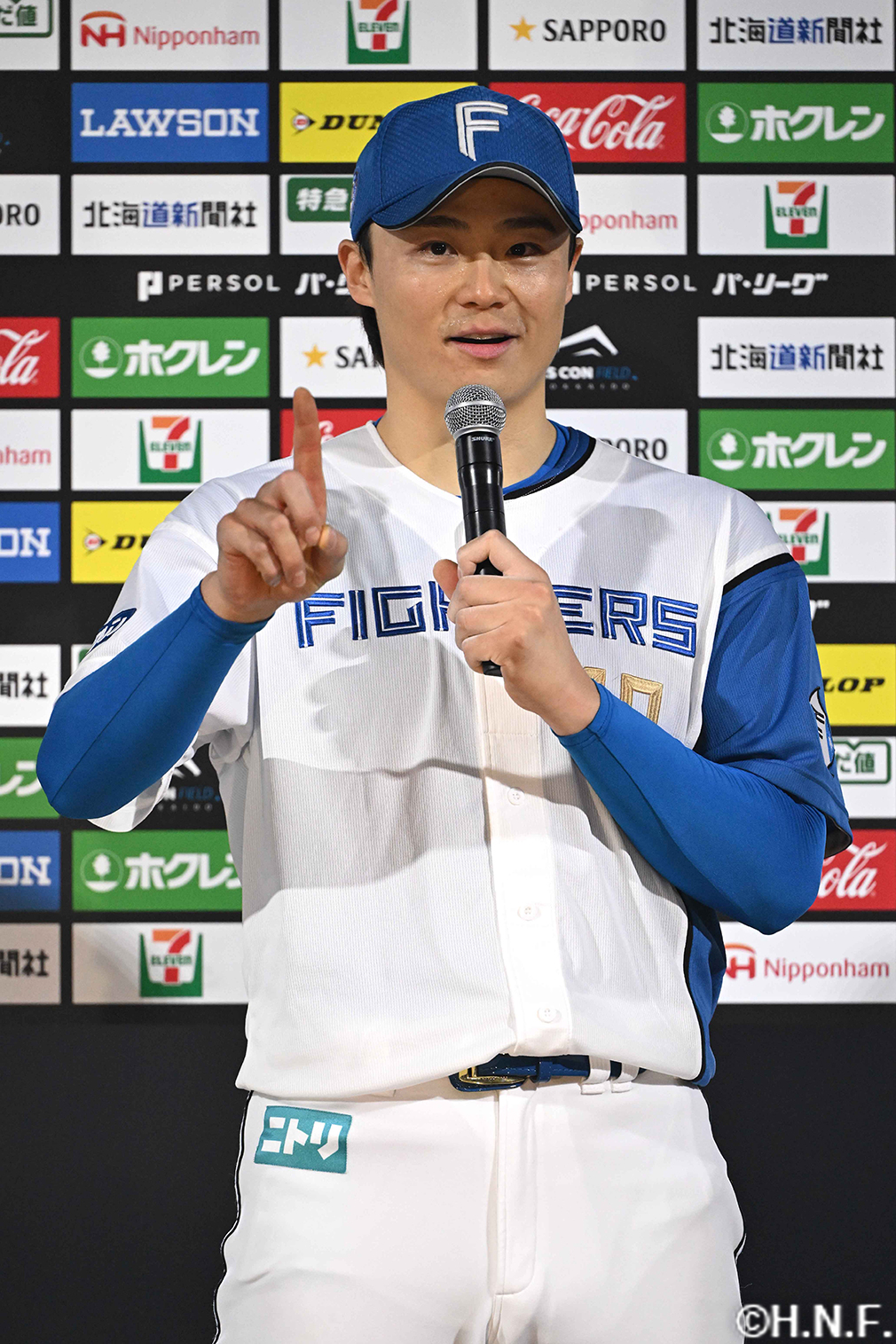 ヒーローの山崎福投手01