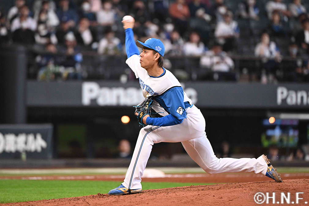 8回、四番手の杉浦投手