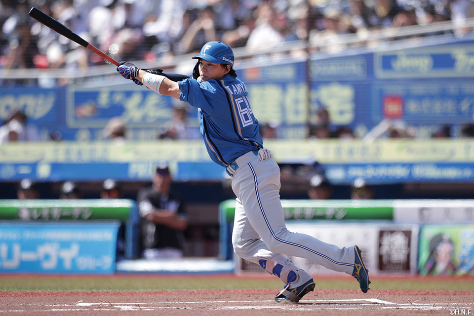 1回表、適時打を放つ田宮選手