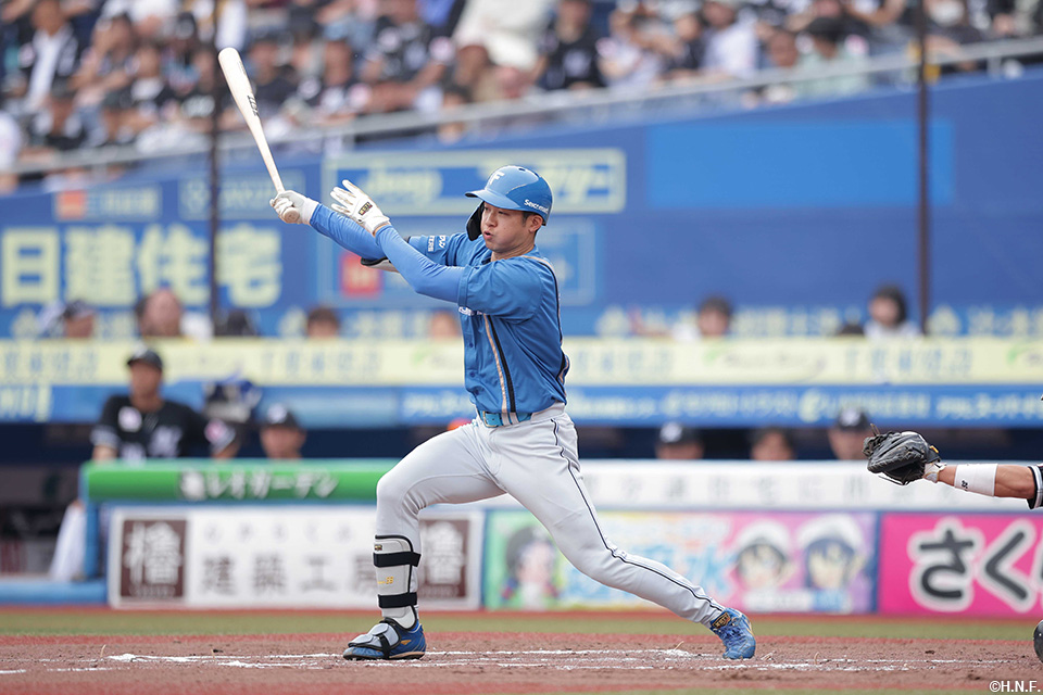 2回表、内野安打を放つ石井選手