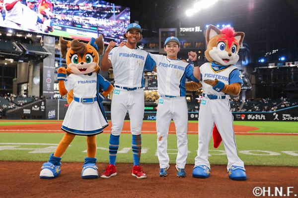 ヒーローの水野選手、水谷選手02