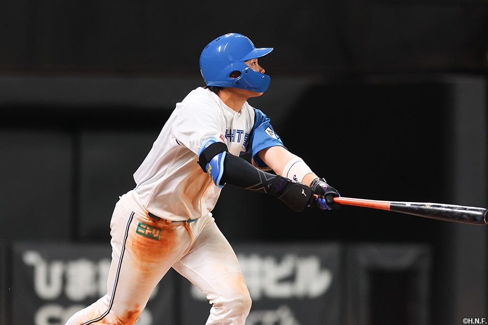 10回裏、サヨナラの犠飛を放つ田宮選手01