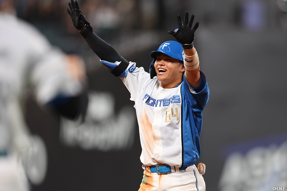 10回裏、サヨナラの犠飛を放つ田宮選手02