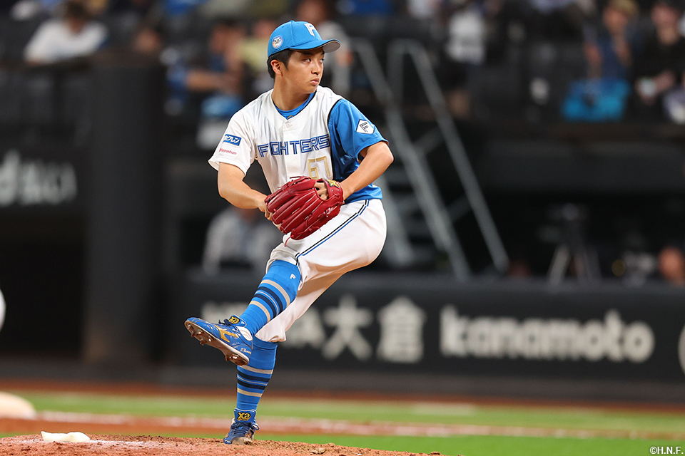 8回、四番手の山本拓投手01