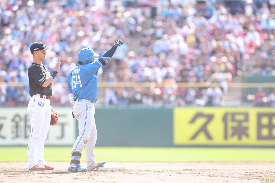 5回表、適時二塁打を放つ田宮選手02