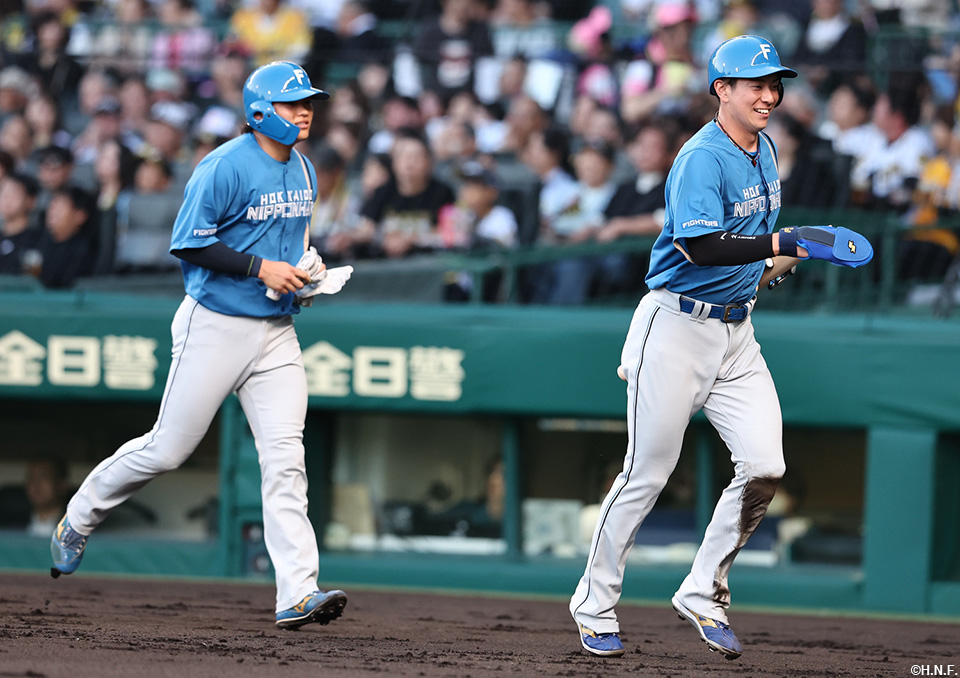 2回表、生還した松本剛選手と田宮選手