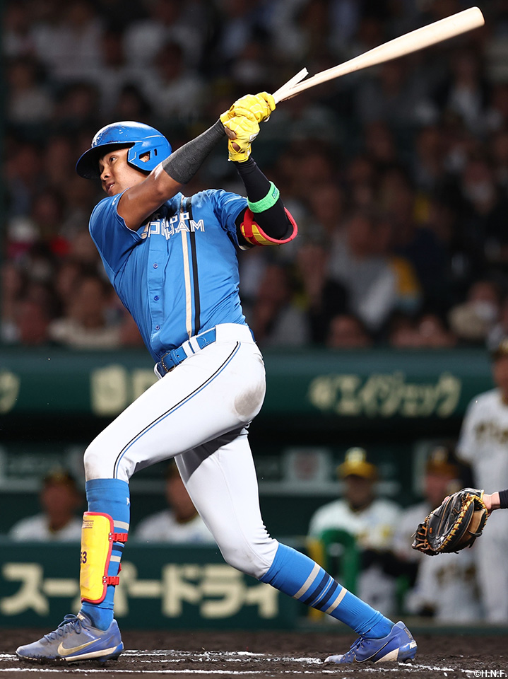 7回表、適時打を放つ水谷選手