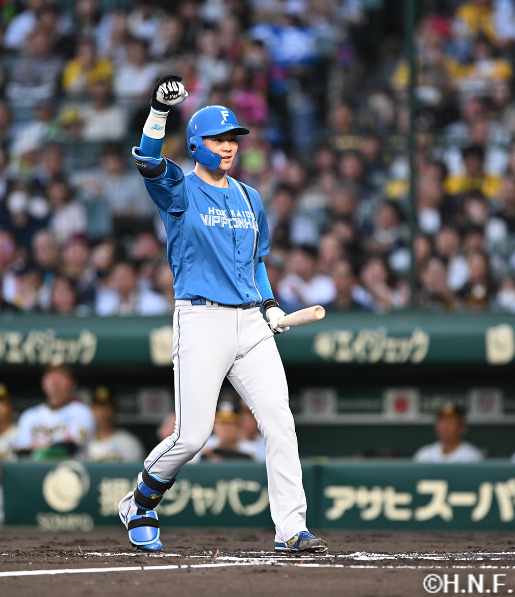 2回表、四球をえらんだ山﨑福投手