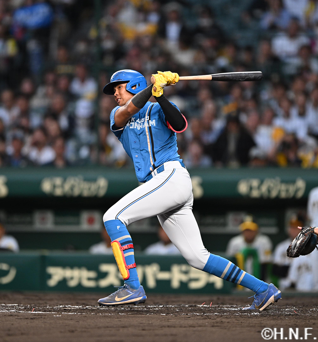 3回表、レフトへ二塁打を放つ水谷選手01