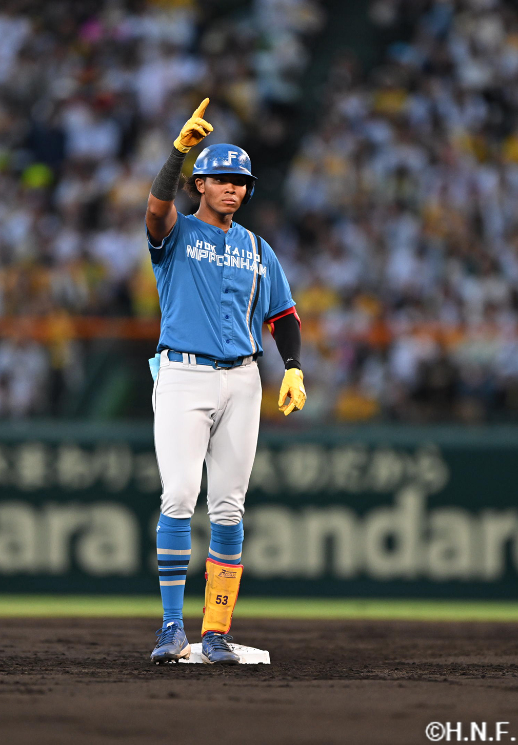 3回表、レフトへ二塁打を放つ水谷選手02