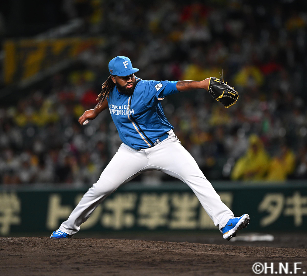 9回、三番手のザバラ投手