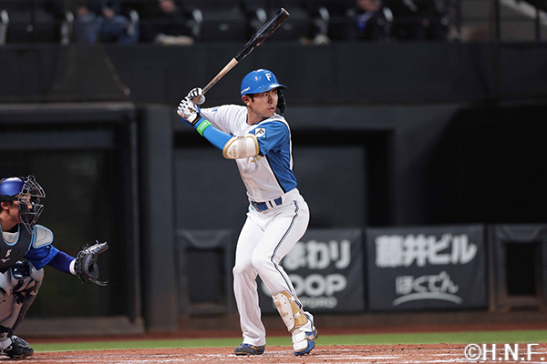 2回裏、プロ初打席で初安打を放つ宮崎選手01