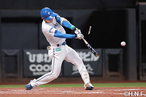 2回裏、プロ初打席で初安打を放つ宮崎選手02