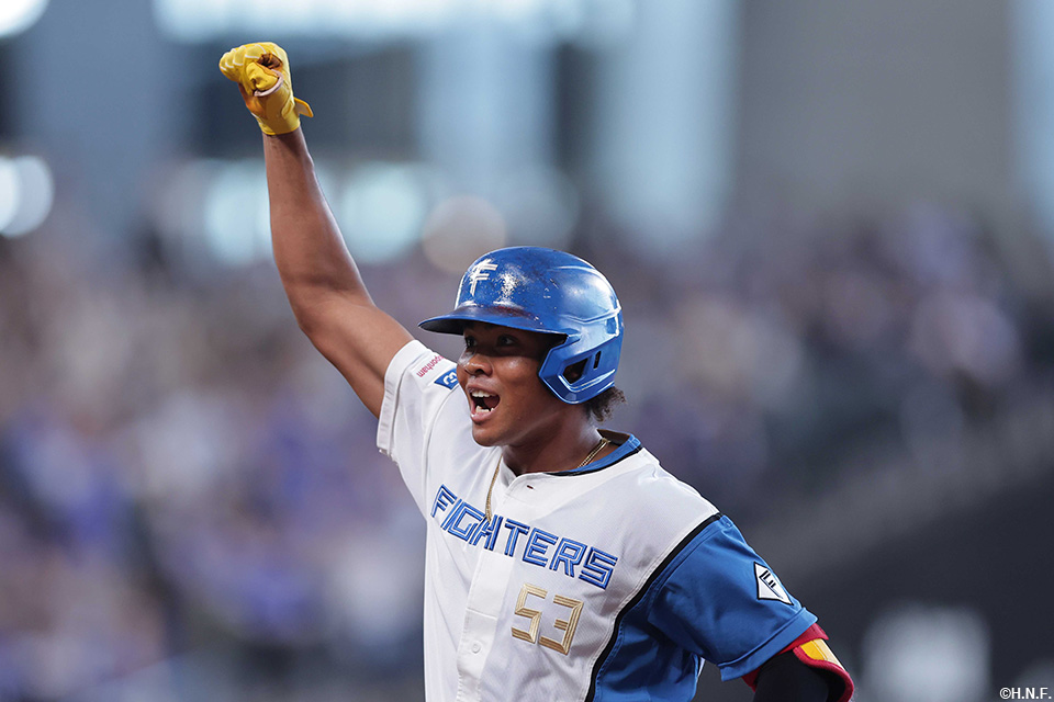 7回裏、同点適時打を放った水谷選手01