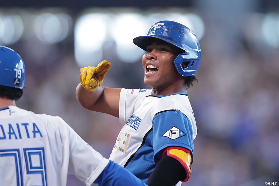 7回裏、同点適時打を放った水谷選手02