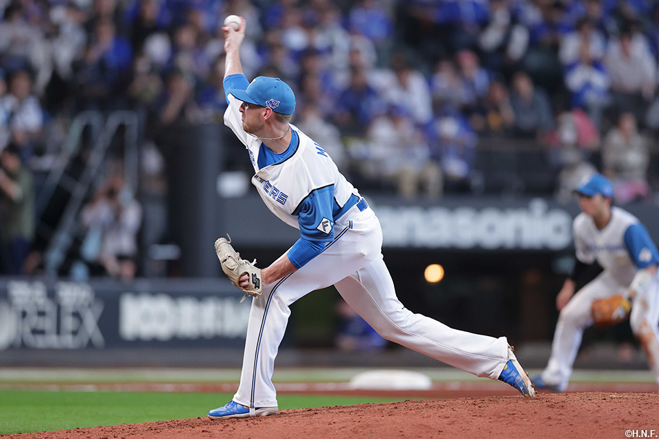 8回、二番手のマーフィー投手