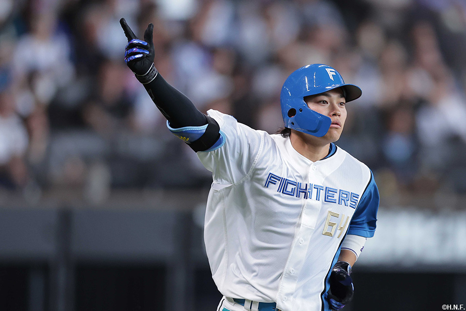 3回裏、ライトへ3ランを放った田宮選手01