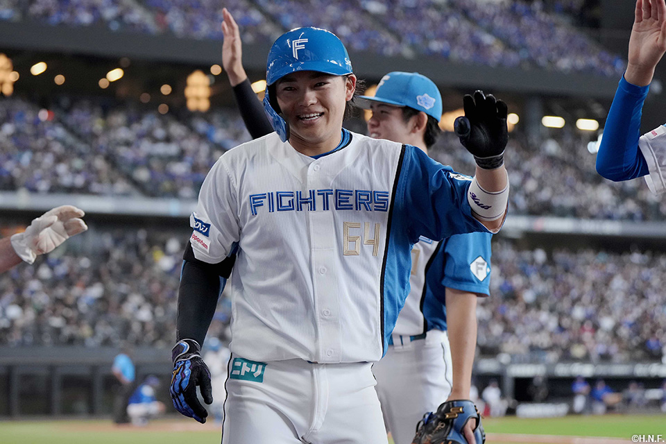 3回裏、ライトへ3ランを放った田宮選手02