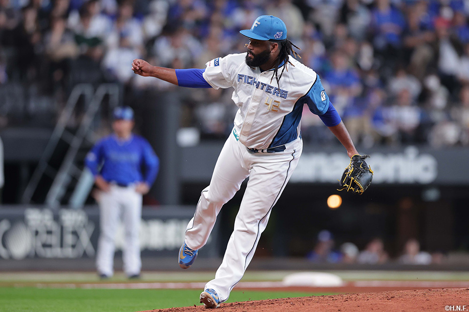 9回、三番手のザバラ投手