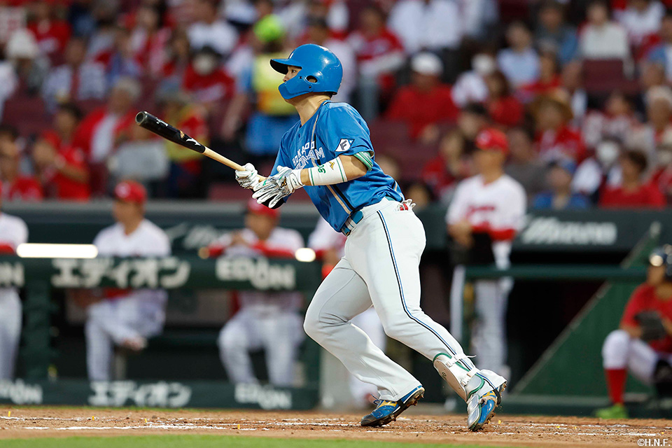 5回表、適時二塁打を放つ郡司選手01